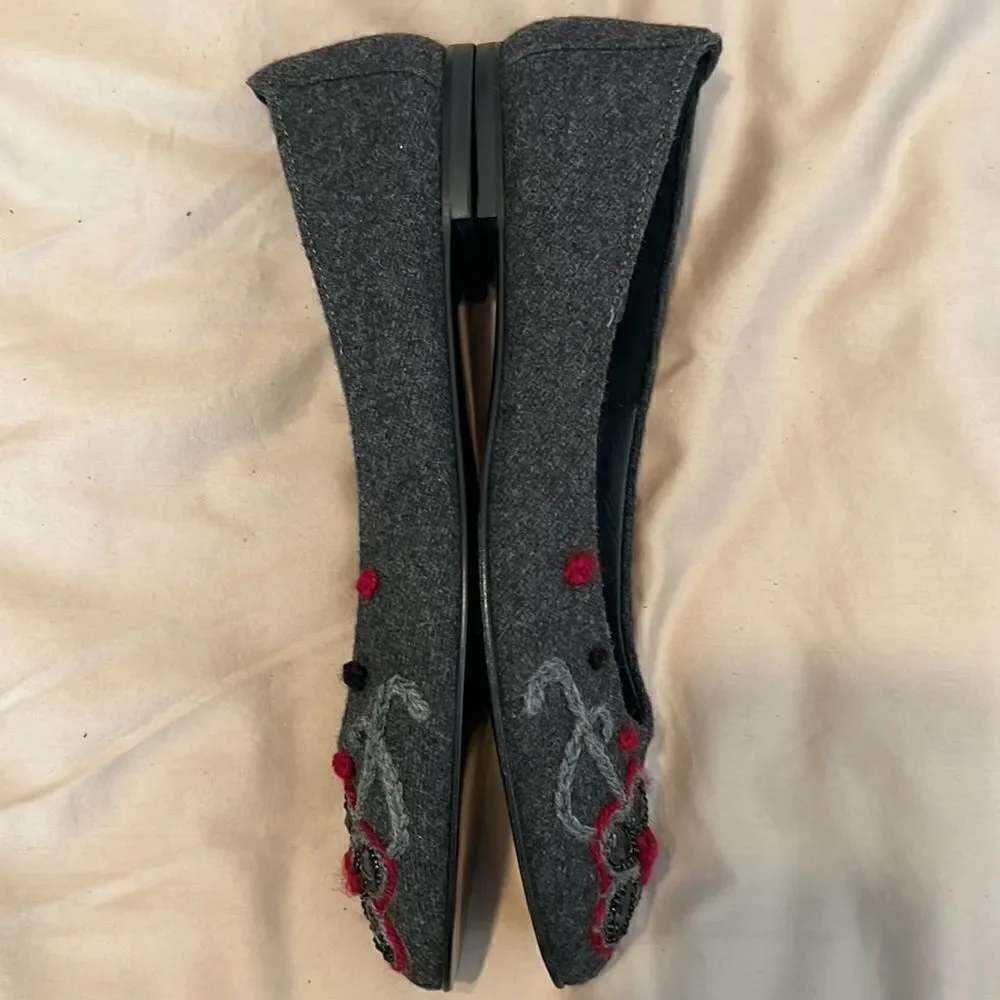 NWOT Stuart Weitzman grey flannel flats with red grey and black embellishments